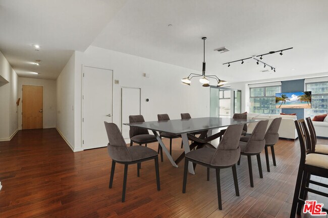 Foto del edificio - 801S S Grand Ave