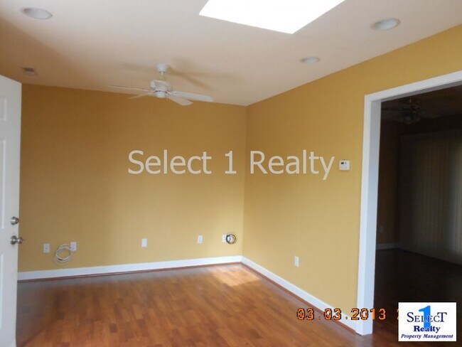 Building Photo - 1762 Lynwood Dr