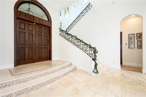 Building Photo - 618 Cypress Way E