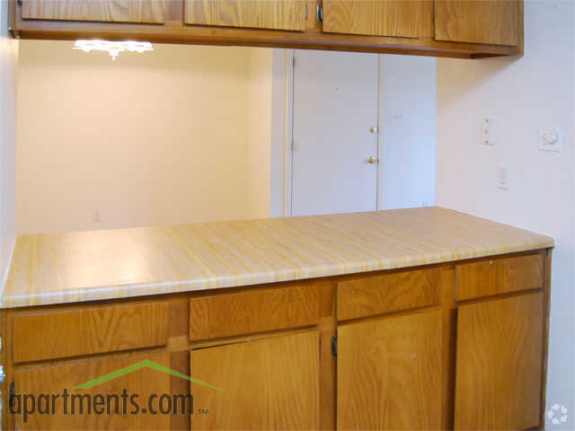 Kitchen - Grand Point Bay Apartments