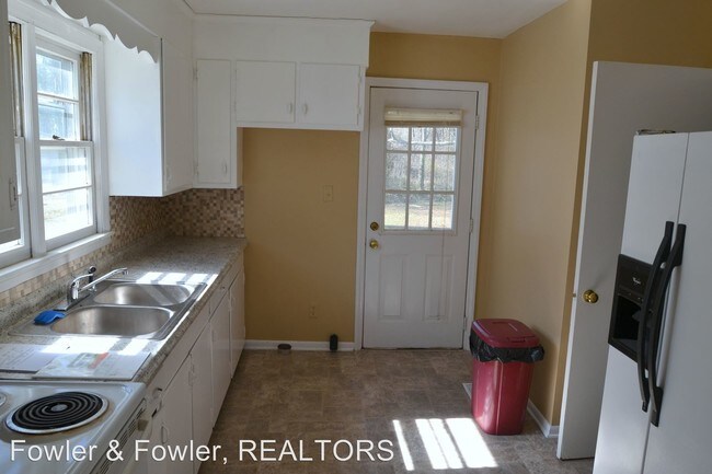 Building Photo - 3 br, 1 bath House - 115 Avery Ave