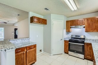 Building Photo - 11910 Yearling Dr