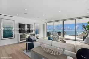 Foto del edificio - 3 br, 3.5 bath Condo - 1930 Bay Dr Unit 300