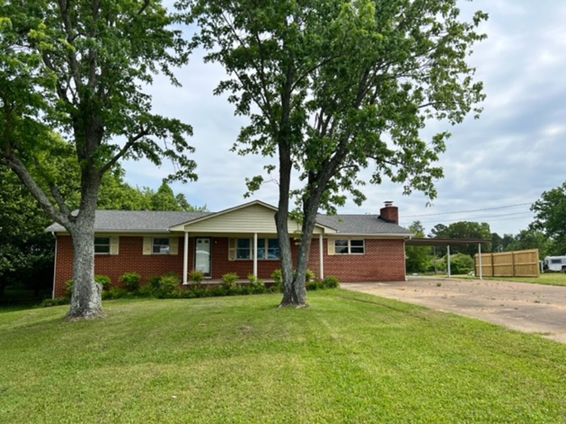 Primary Photo - RANCH-STYLE HOME