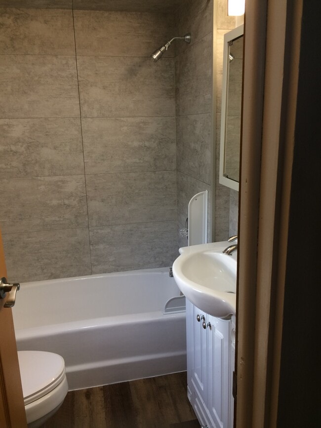 Foto del edificio - 317 Klingenberg Terrace