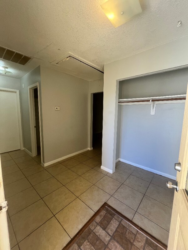 Building Photo - 1370-1376 6 Iron Dr