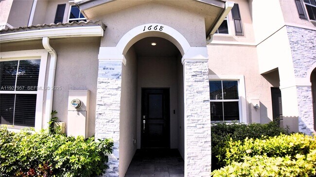 Foto del edificio - 1668 SE 26th Ter