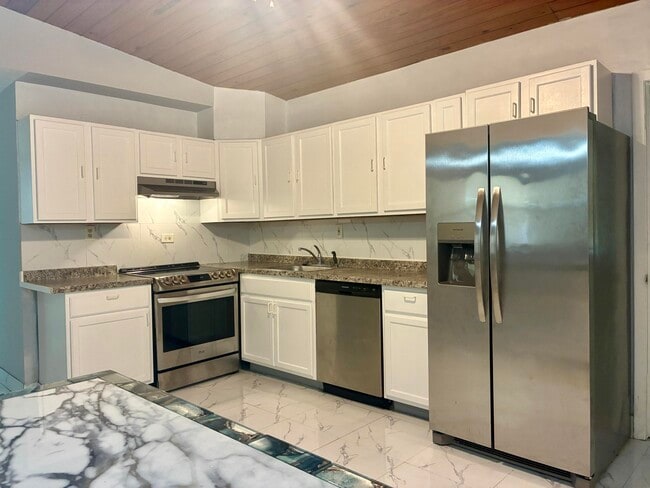 Building Photo - 3630 SW 46th Ave