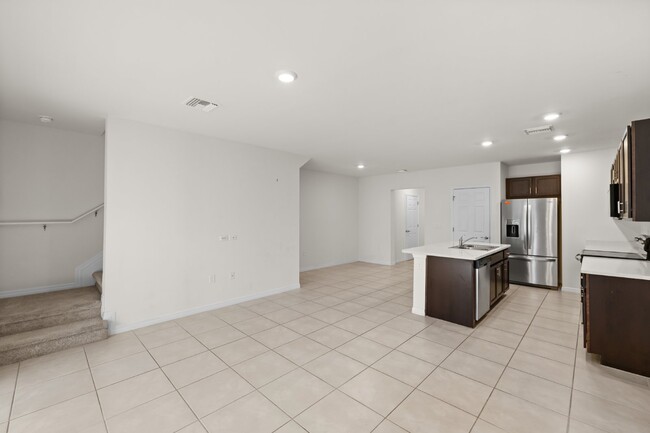 Building Photo - 3 Bedroom Townhome in North Naples communi...