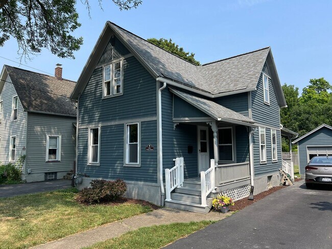 Foto del edificio - Single Family Home - Available - Will not ...