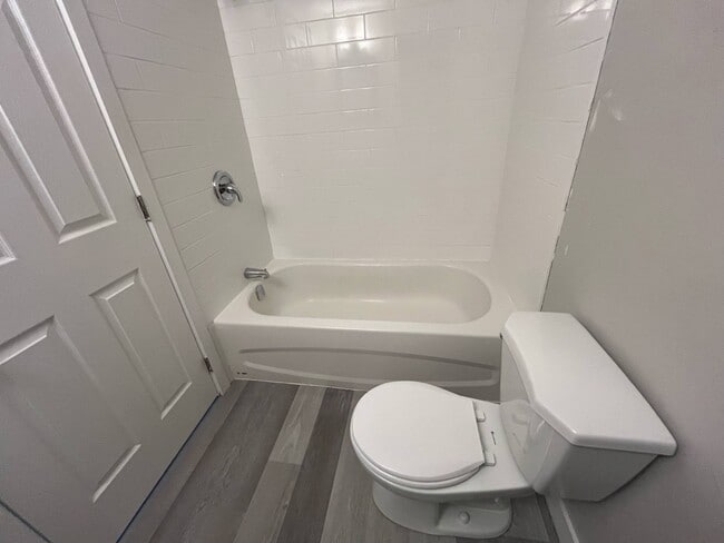 Building Photo - 401 Elmwood Dr