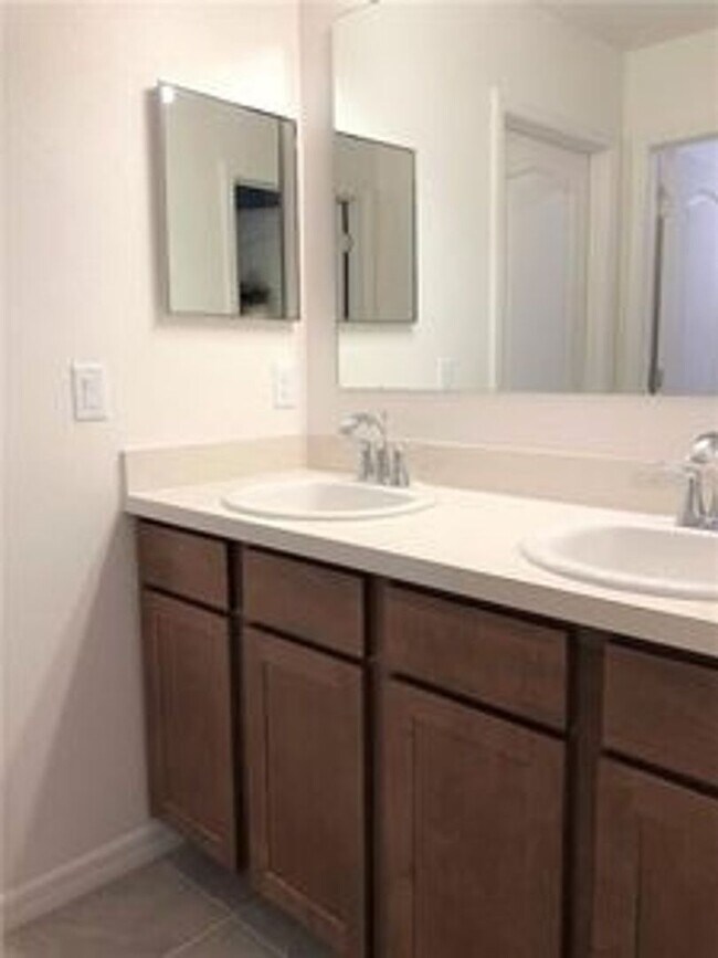 Foto del edificio - 3847 Exeter Ln