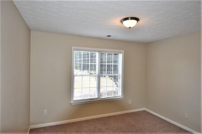 Foto del edificio - 808 Winding Grove Ln