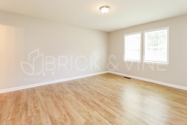 Building Photo - 5569 Rockdale Rd