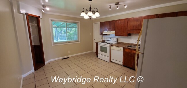 Foto del edificio - Spacious 3-Bedroom 1 Bathroom Ranch Style ...
