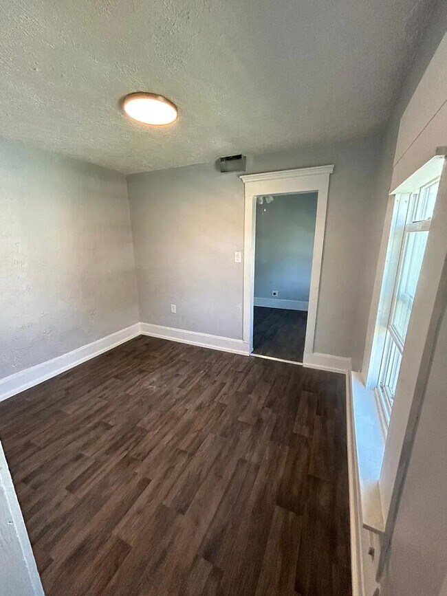 Foto del edificio - 420 E Indiana St