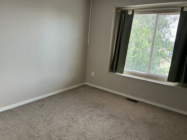 Foto del edificio - 1501 Coolcrest Dr