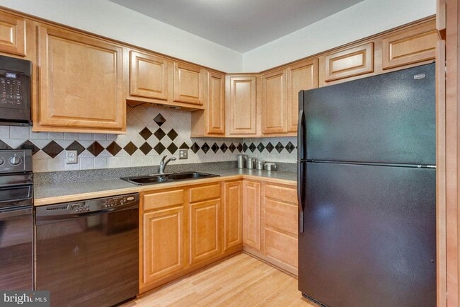 Building Photo - 9427 Cherwek Dr