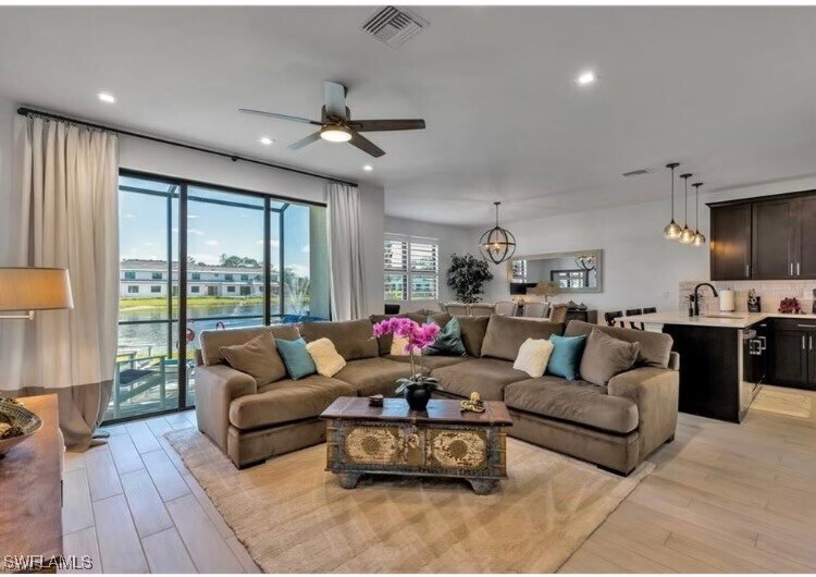 Foto principal - 7580 Carnegie Way