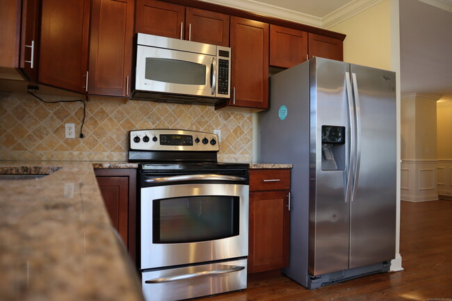 Foto del edificio - 12 Pinehurst Ln