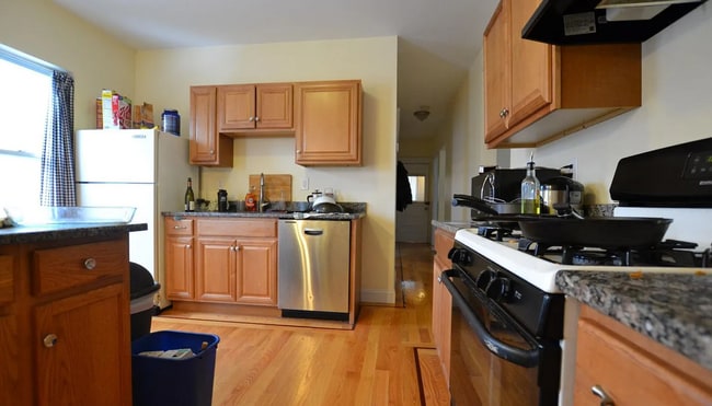 Building Photo - 47 Easton St