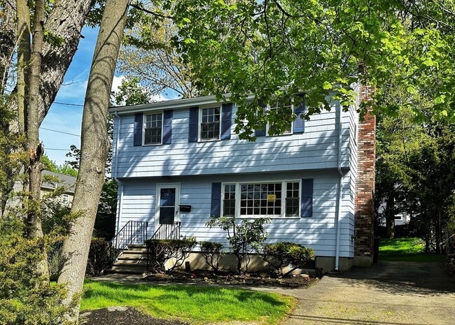 Building Photo - 10 Colburn St