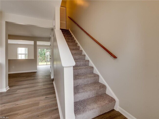 Foto del edificio - Call Sabrina Thomas Office at 757-767-0767 for more information