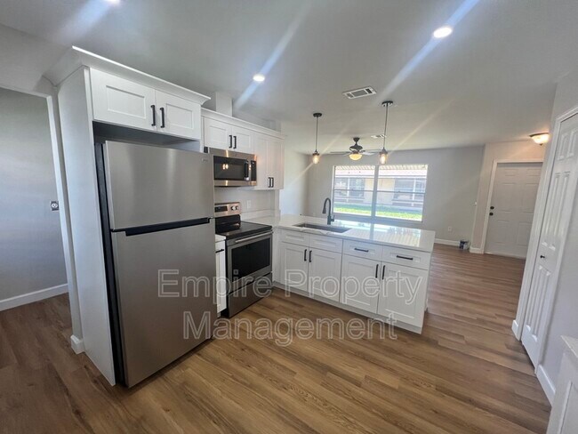 Building Photo - 328 Cape Coral Pkwy W