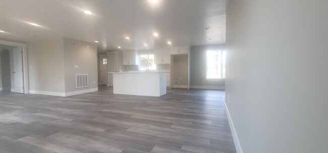 Building Photo - 490 Merino Dr