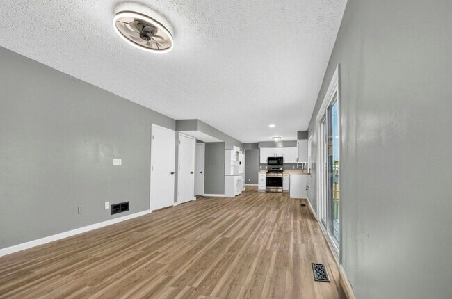 Foto del edificio - 8472 Kingsley Dr