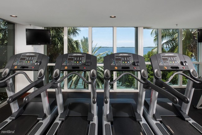 Foto del edificio - 1112 Brickell Bay Dr