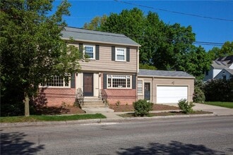 Building Photo - 470 Elmgrove Ave