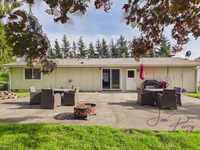 Foto del edificio - 3 Bedroom near Vista Middle School Ferndale