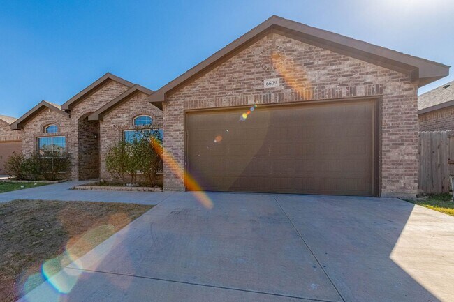 Building Photo - 4 Bedroom 2 Bathroom Ready to rent April 1st, 2026