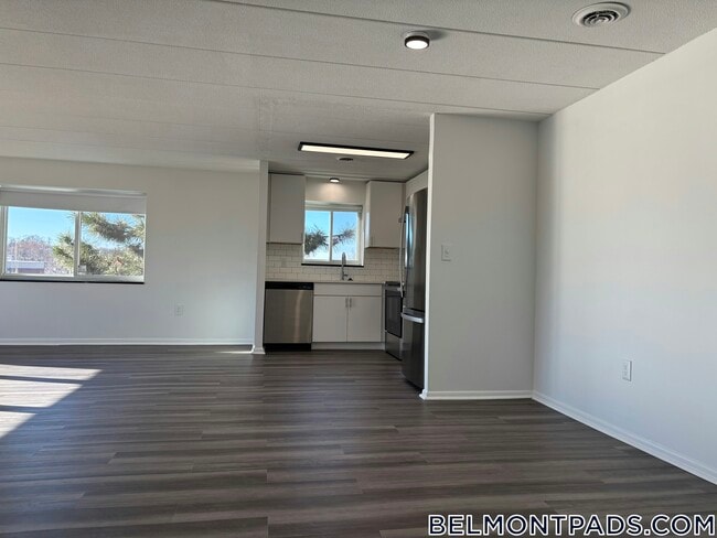 Foto del edificio - 53 Hill Rd