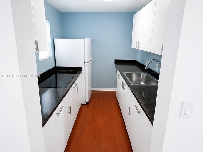 Foto del edificio - 3547 SW 24th St