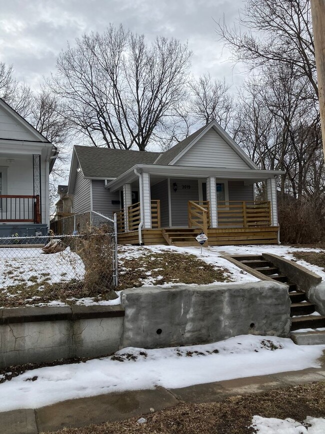 Building Photo - Remodeled 2 bedroom