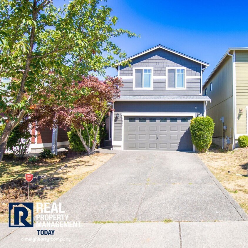 Foto principal - Great 3 Bedroom with 2 Car Garage + Fenced...