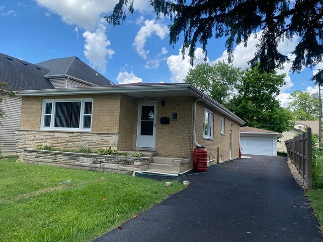 Building Photo - 426 Berteau Ave