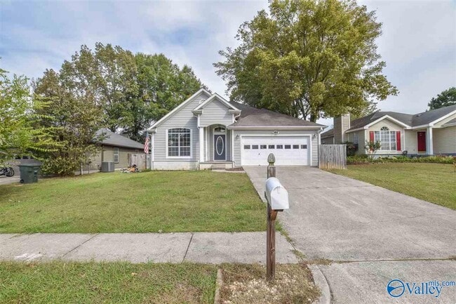 Building Photo - 2542 Bonnie Oaks Dr SW