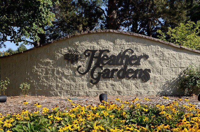 Foto del edificio - Beautiful 55+ Community Condo