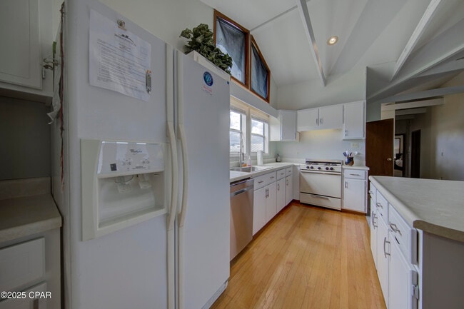 Building Photo - 404 Colorado Dr