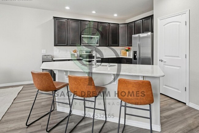 Foto del edificio - Beautiful 5 Bed + Office Home with 3-Car Garage in Desirable Lorson Ranch!