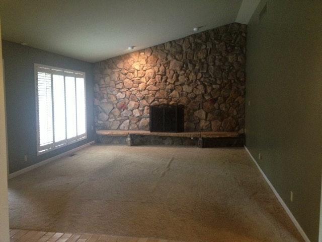 Gas logs in fireplace - 12 Chadwick Sq