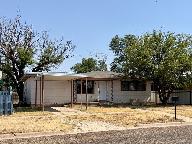 Foto del edificio - Two Bedroom Available Now Near Levelland City Park