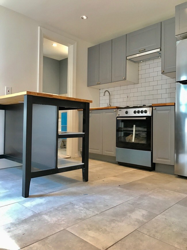 Building Photo - 76 Eagle St