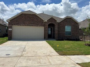 Building Photo - 5484 Montrose Dr