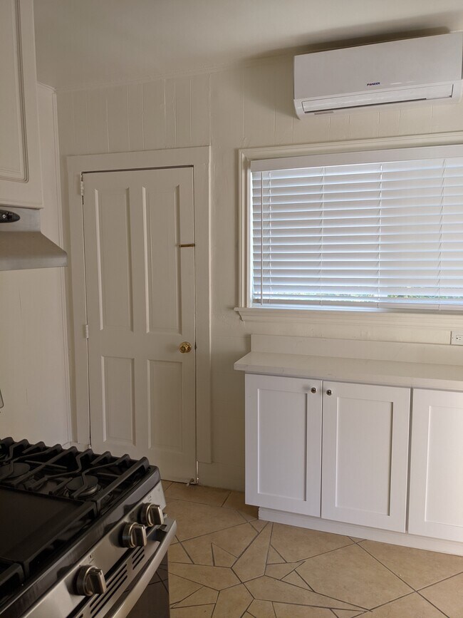 kitchen 2 - 3924 Seneca Ave