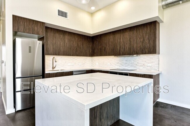 Foto del edificio - 2466 1st Ave.