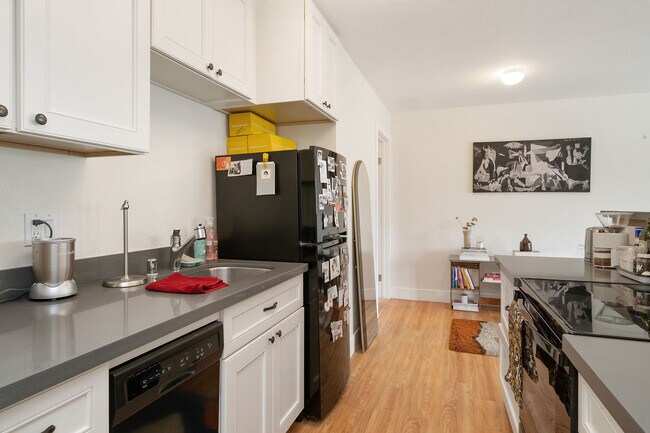 Building Photo - 3283 25th St